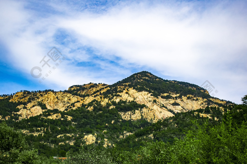 藍天白雲高山高清攝影圖素材