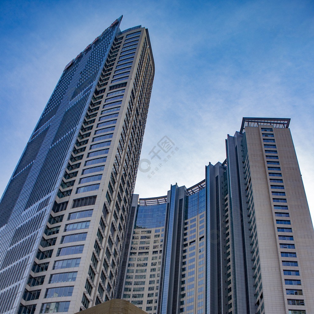 高樓大廈藍天白雲城市建築