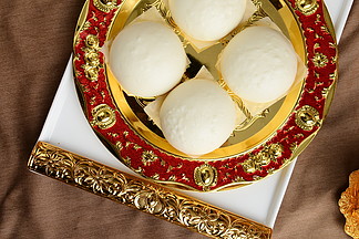 白色<i>早</i>茶广州传统茶点奶黄包