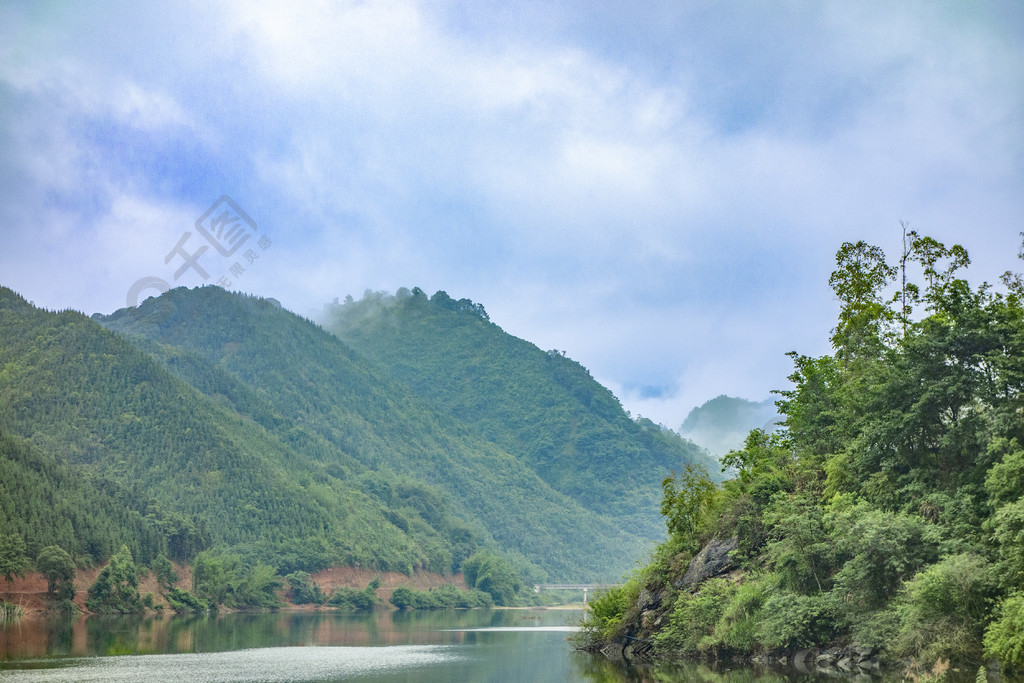 美麗風景青山綠色景色