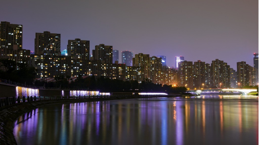 城市住宅夜景水中倒影夜景