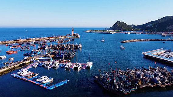 航拍大连渔人码头的风景视频