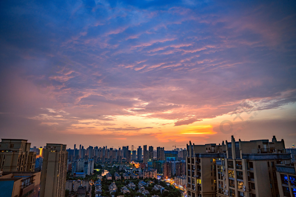 武漢城市日落晚霞雲彩