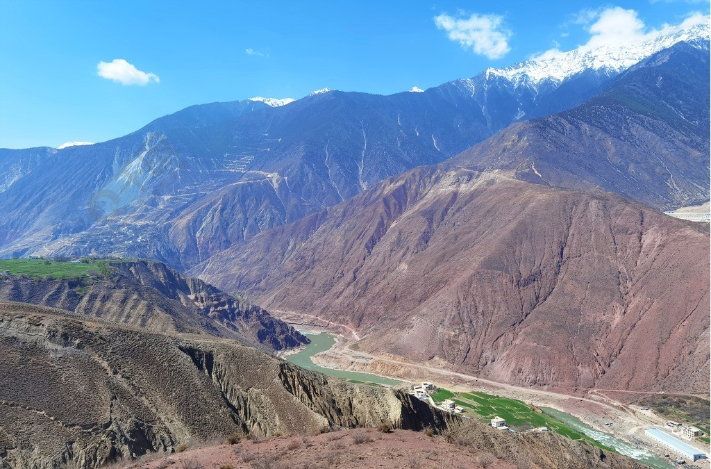 滇藏线和318线上的交汇点芒康风景1