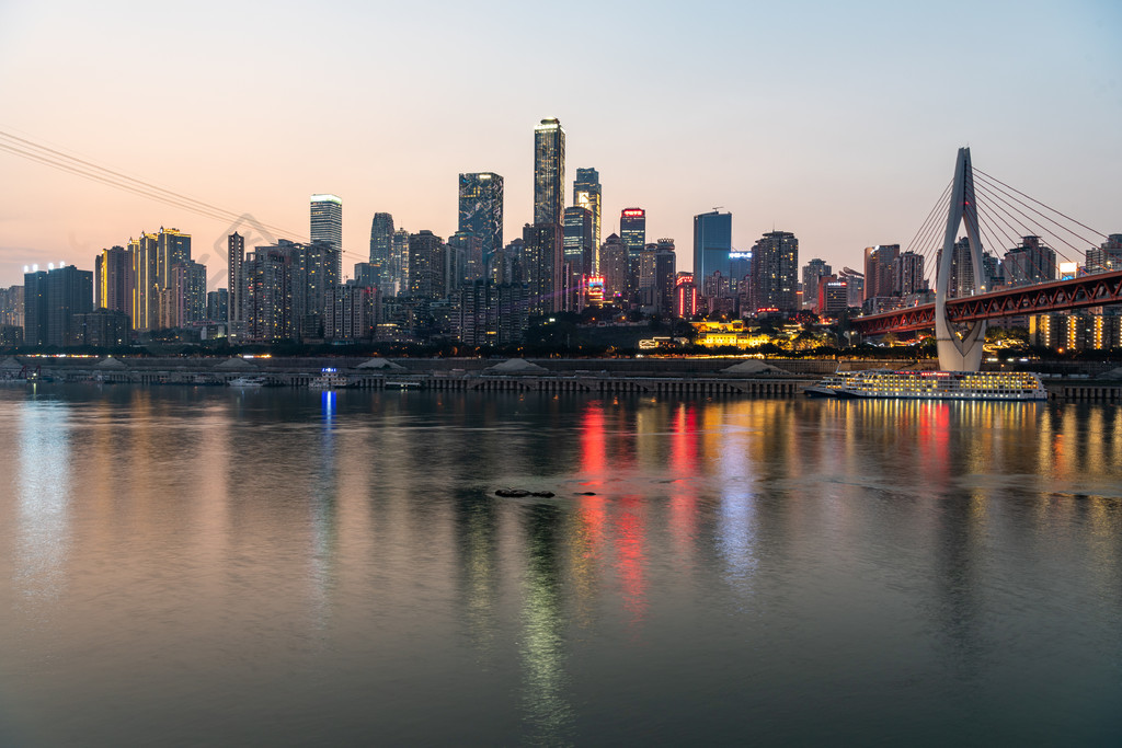 重慶山城南濱路夜景