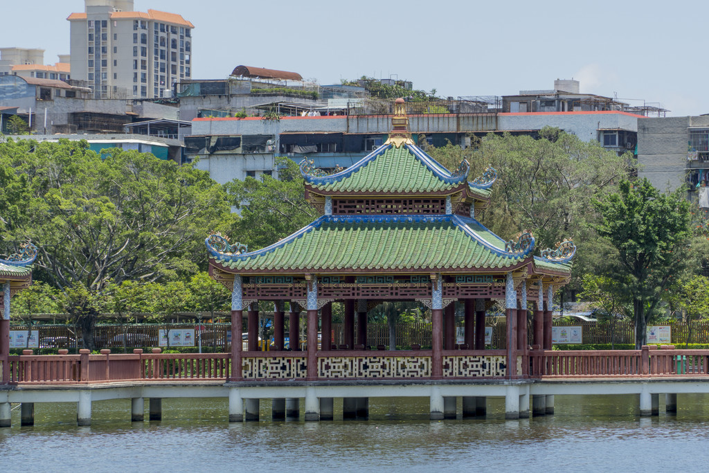 汕頭中山公園地標建築九曲橋高清攝影圖