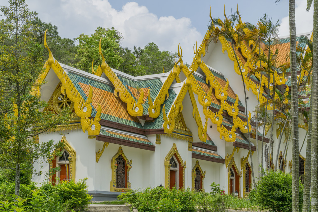 潮汕泰国风格建筑泰佛殿公园摄影图