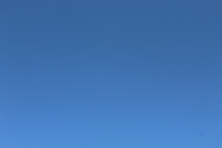 蓝色天空纯色背景图