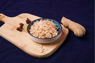 晾晒干的海鲜虾米