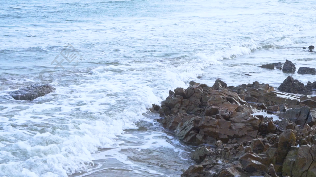 大海沙灘海水海風藍天白雲3天前發佈