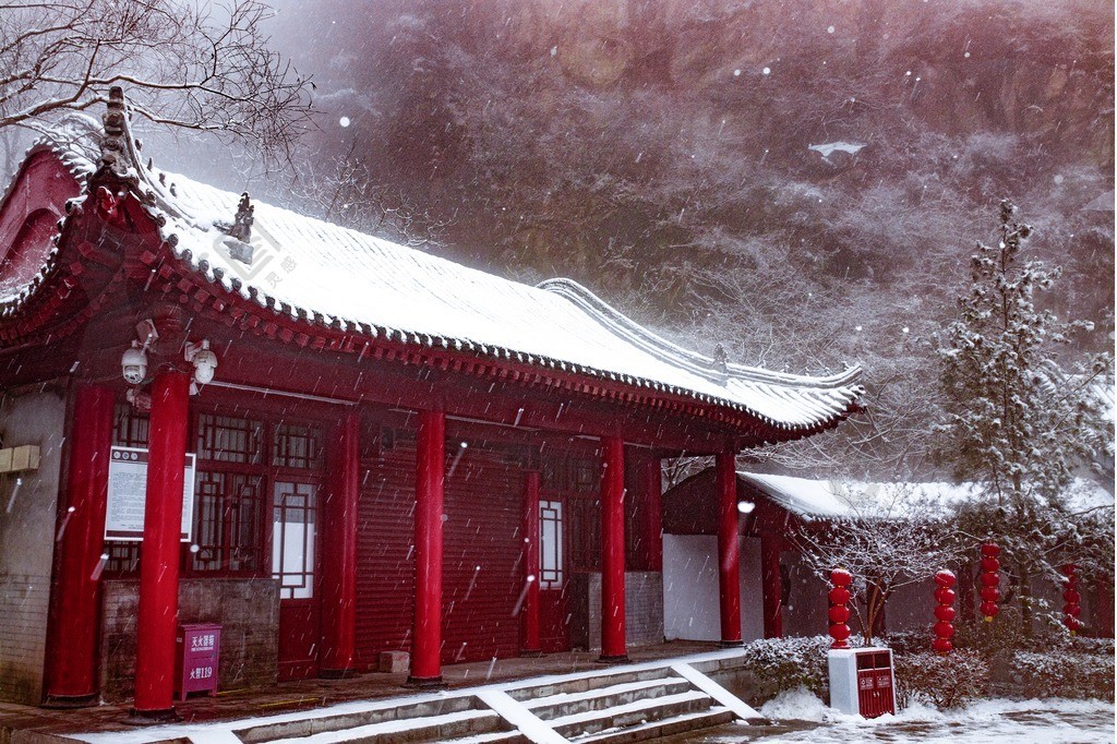 冬天雪景仿古建築庭院1周前發佈