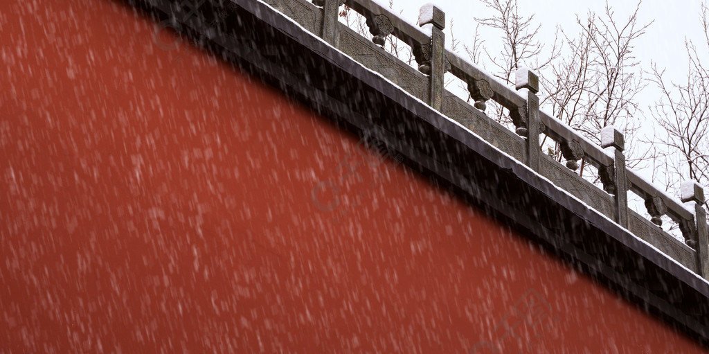 冬天大雪寺廟古建築屋簷