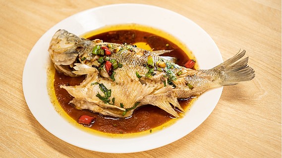 中餐美食料理家常菜清蒸鲈鱼实拍高清图