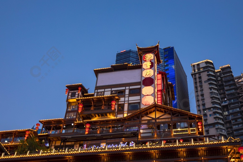 重慶洪崖洞民俗美食街夜景旅遊網紅打卡地