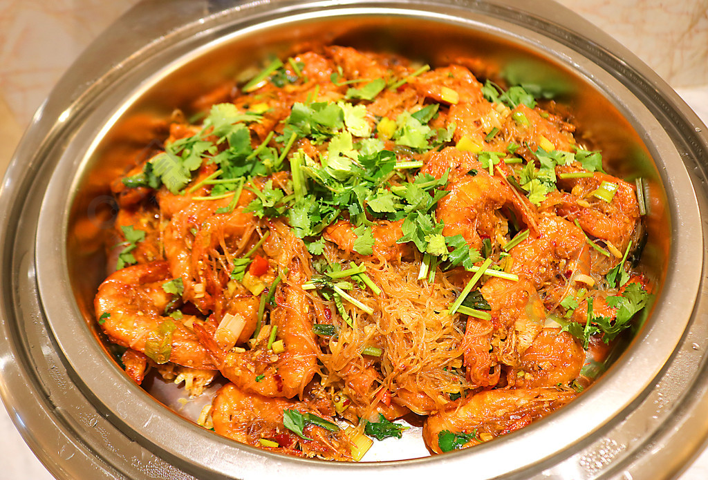 红虾干焖粉丝美食高清摄影图