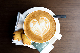 浪漫爱心咖啡心形拉花下午茶点心高清俯拍