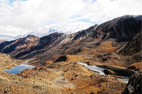 藏北的高山湖泊风景