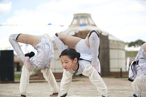 杂技女孩柔术图片