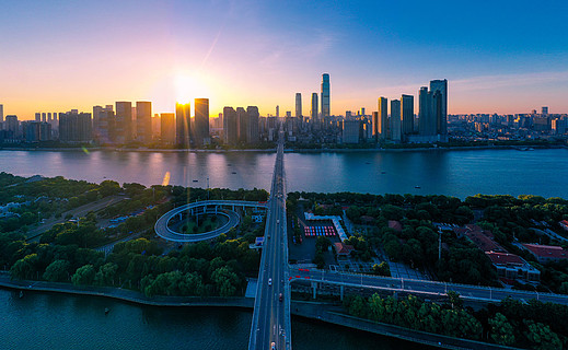 航拍長沙橘子洲大橋湘江沿岸城市風光全景圖