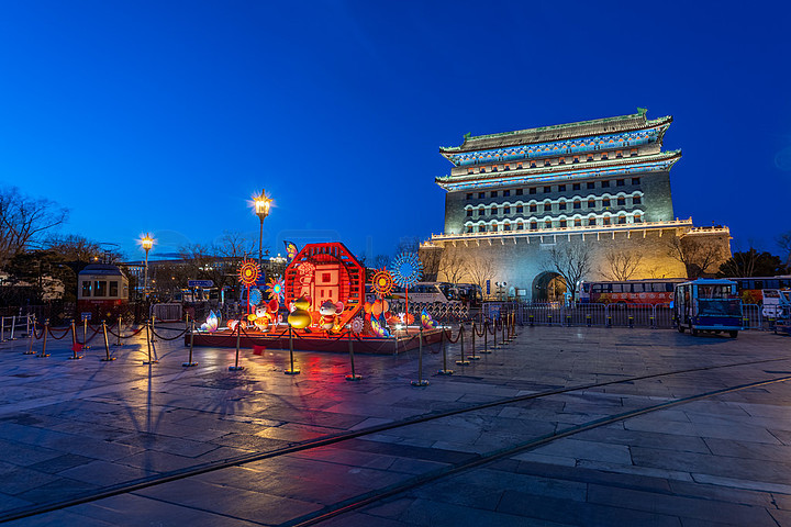 北京前门正阳门箭楼节日装饰夜景