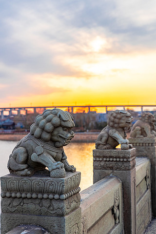 夕陽下的北京盧溝橋石獅子