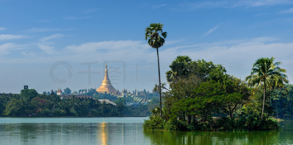 Visa av shwedagon pagoda ?ver kandawgyi sj?