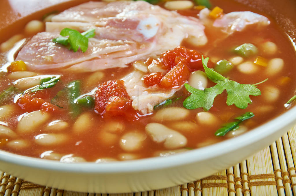 Pot Pinto Beans With Ham Hocks