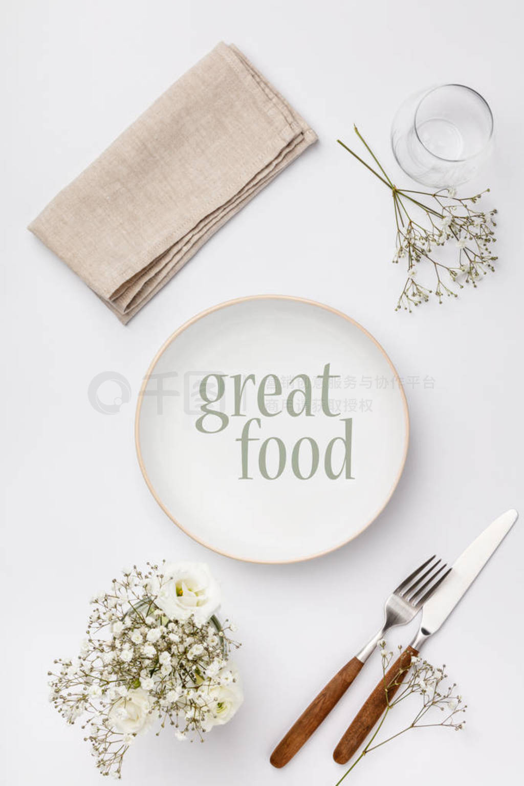 Empty white plate and cutlery on a napkin