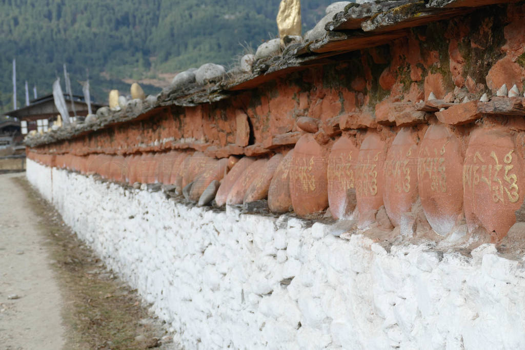 Mani wall along the road