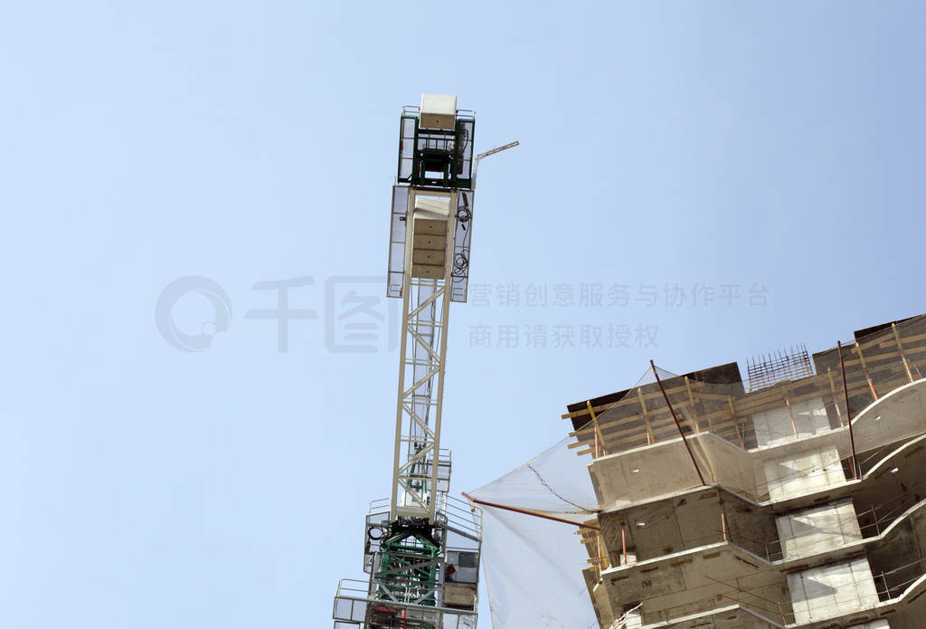 house develop with crane at day