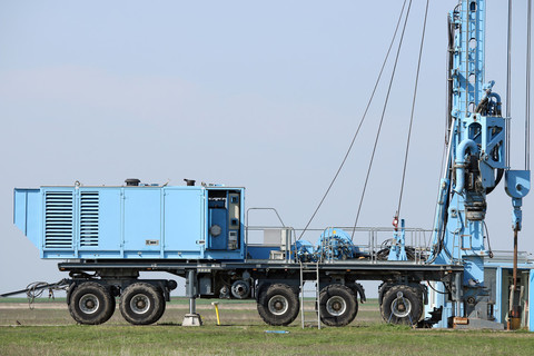 地質和石油勘探移動式鑽井鑽機車