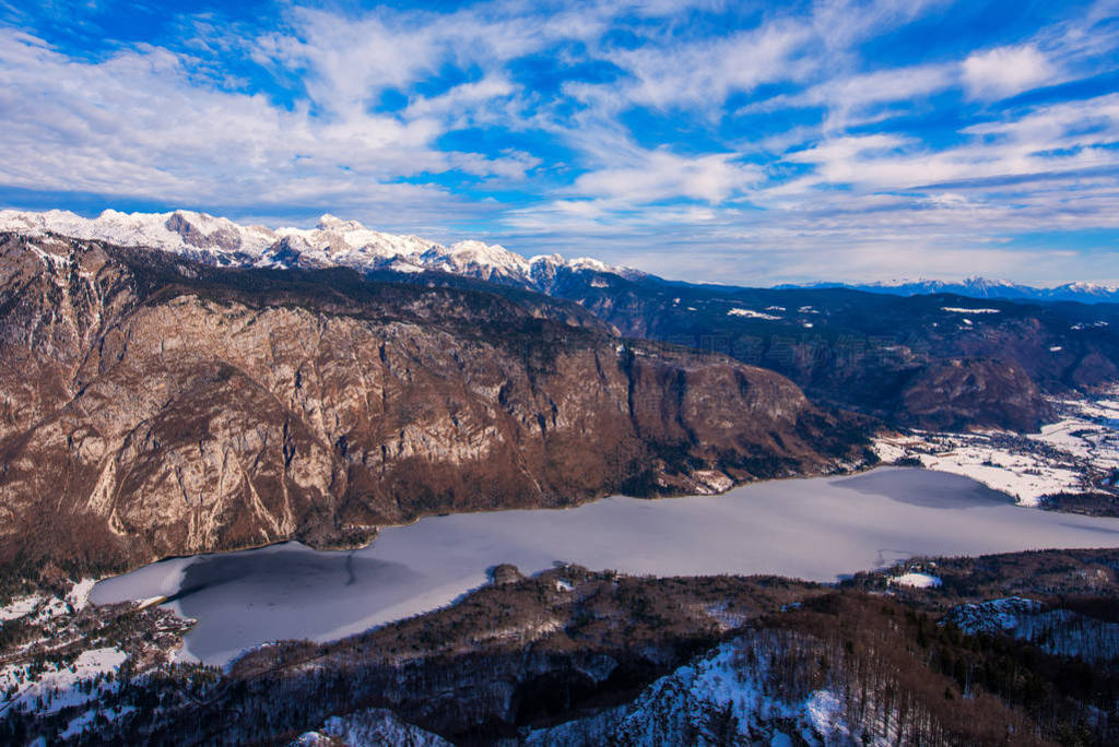 ڶʱ˺ɽϿ Triglav ɽ