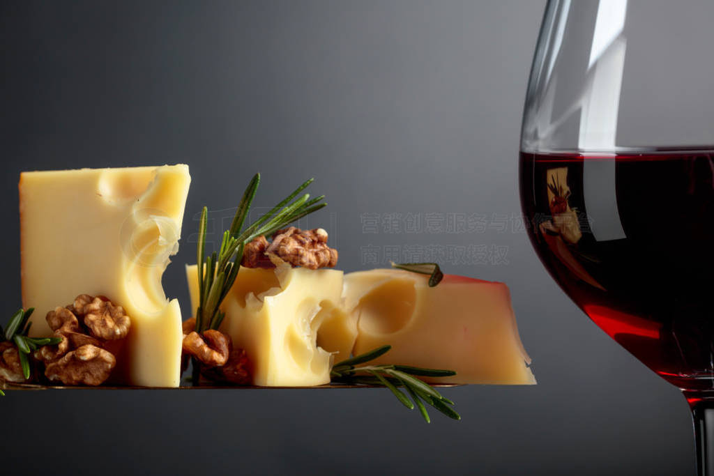 Maasdam cheese with walnuts, rosemary and red wine.