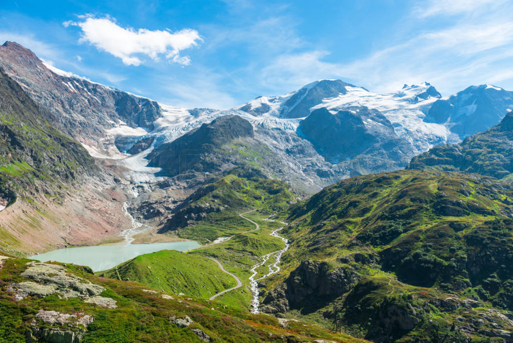 ?Steingletcher?and?Steinsee?nearby?Sustenpass