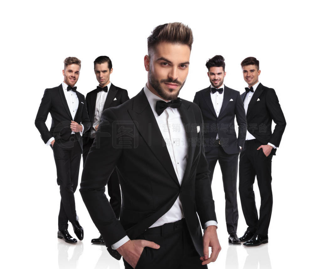 Ӣ쵼ߵںɫ tuxedoes վڰɫı, 