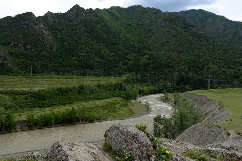 The Chuya river in the area of the tract kalbak-Tash, Gorny Alt