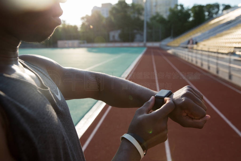 üͼķ˶Աʹ smartwatch