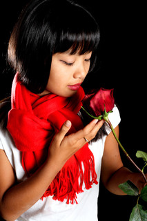 一朵玫瑰的韩国女孩