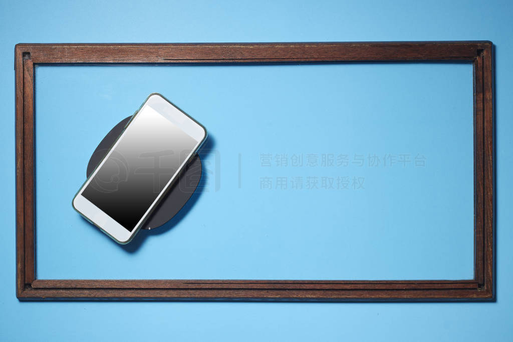 Empty Picture frame with Smartphone mockup
