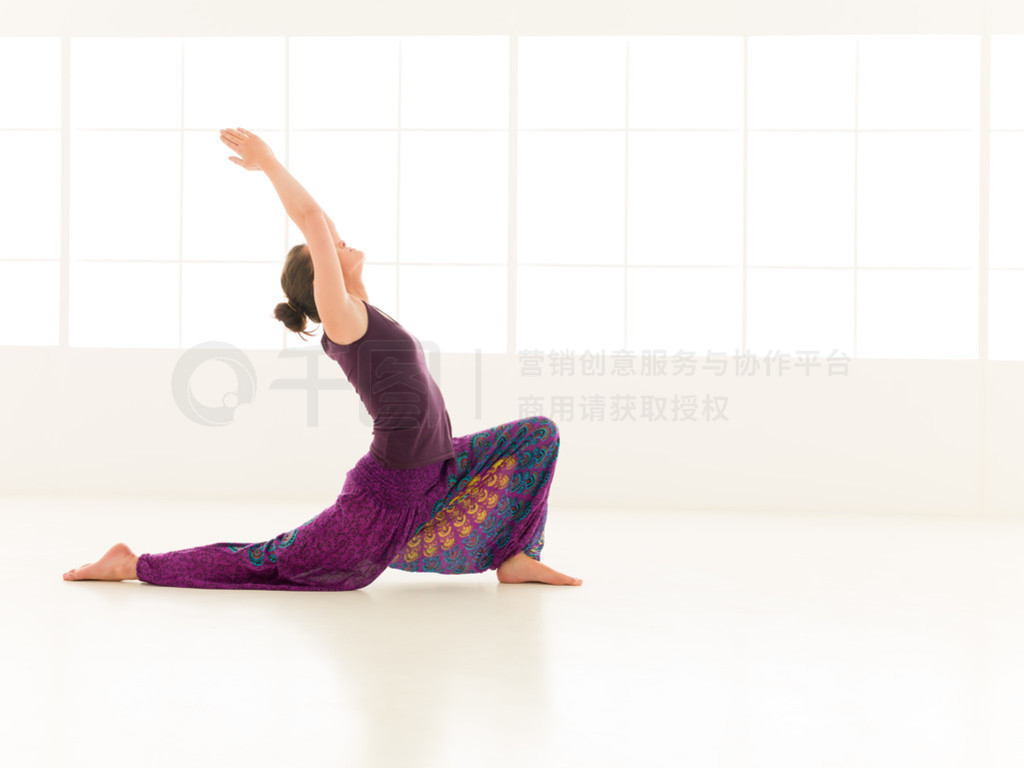 anjaneyasana ٤