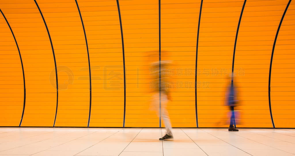 People rushing through a subway corridor (motion blur technique