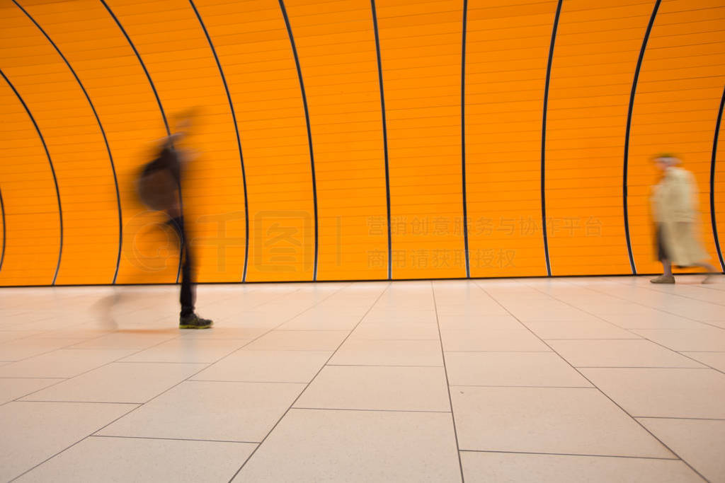 People rushing through a subway corridor (motion blur technique