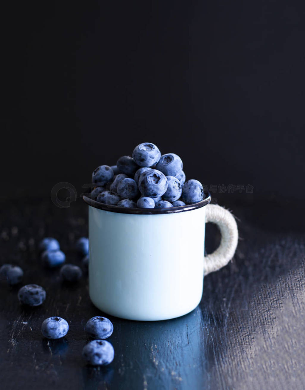 A tasty and healthy snack: juicy and sweet blueberries