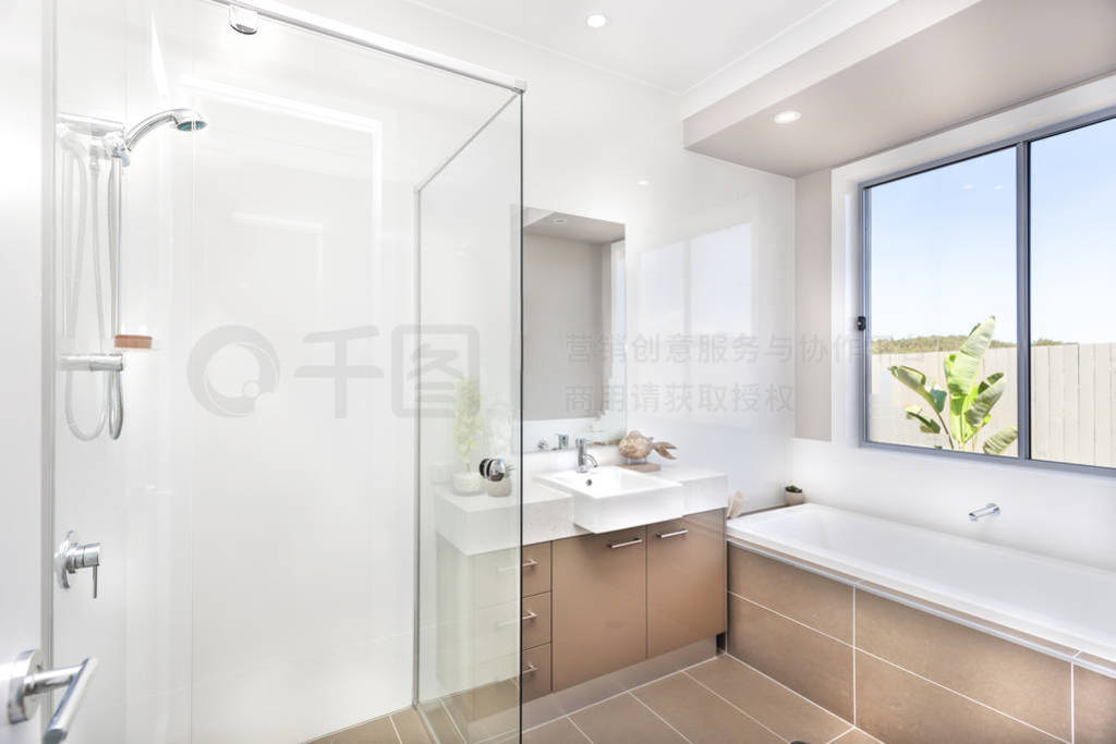 Modern bathroom with a faucet and water tub