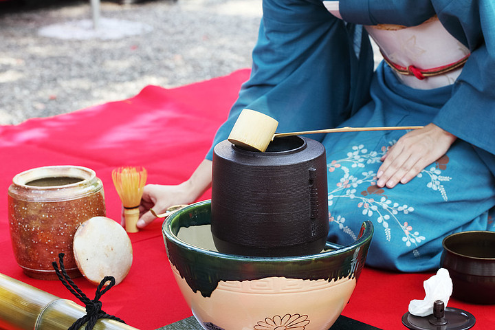 00日本茶道中花園000黃色的日本傳統茶道圖標孤立在黃色背景上.