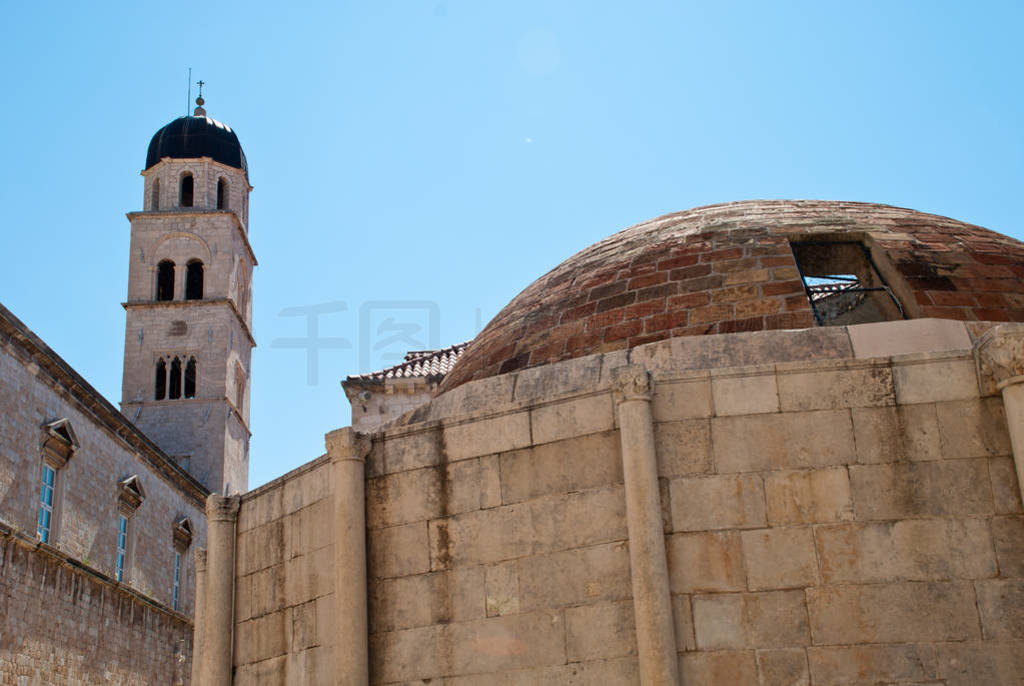 Dubrovnik Croatia: Big Onofrio's fountain and tower of a church