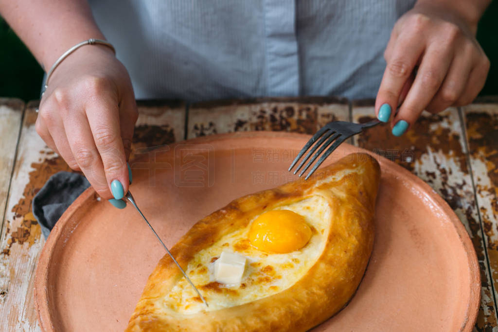 Ů˳Դͳĸ³緹 khachapuri ľƵþ