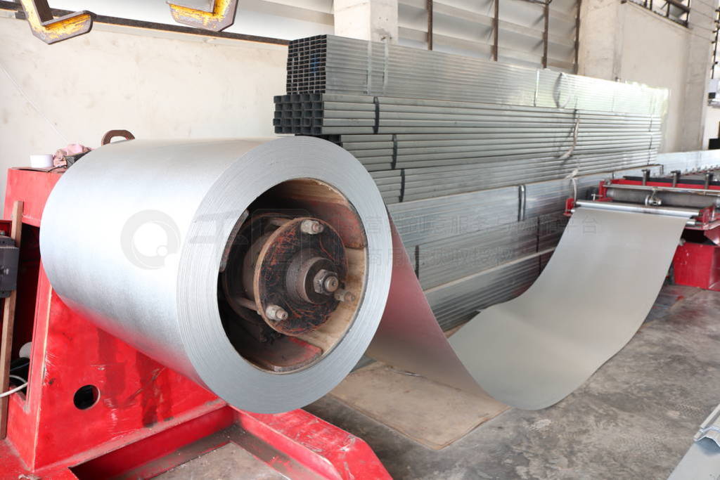 Coiled steel in metal sheet rolling machine