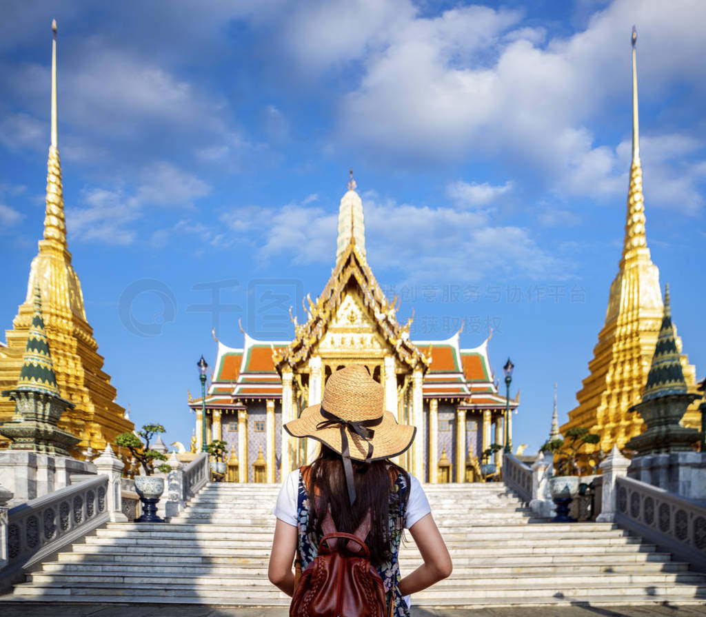 Asian lady travel in Wat phra keaw