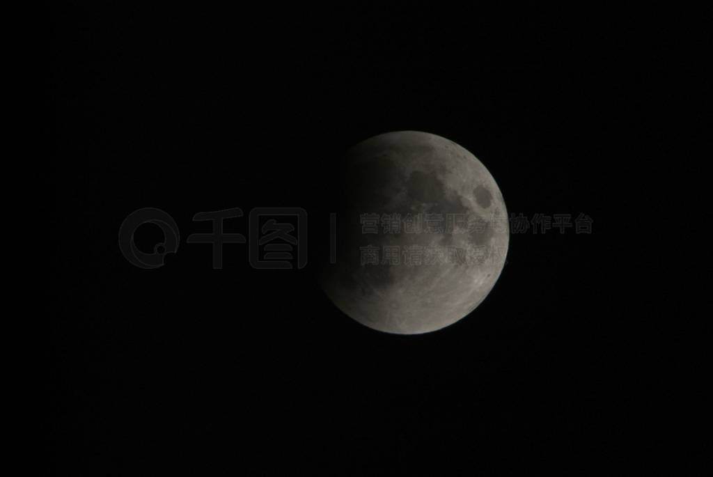 View, of a phase, of the lunar eclipse through a telephoto lens